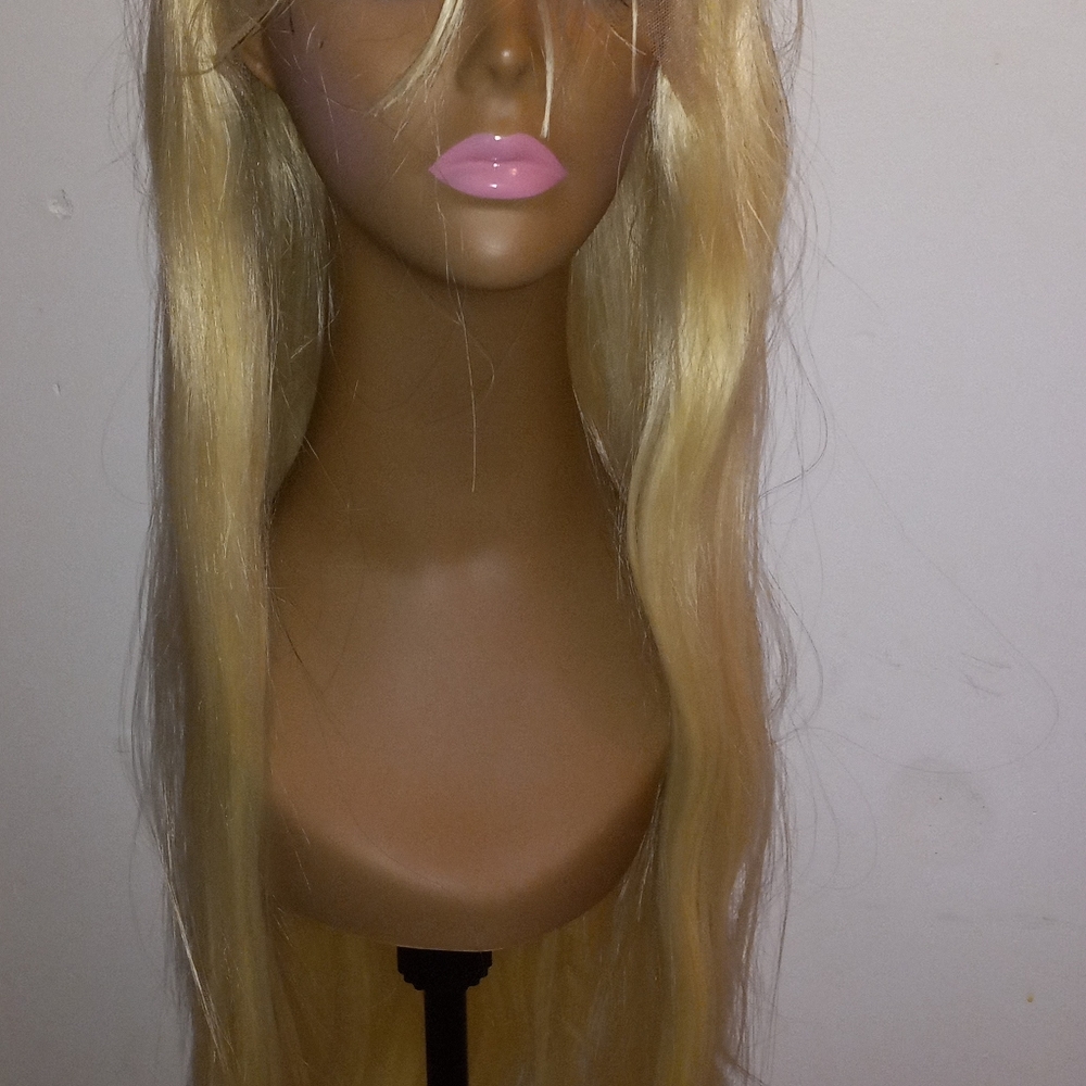 Lace front 22 inch long synthetic wig